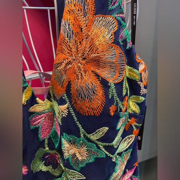 Guess dress-All Flower,very chic on- midi Size 2 can fit size 4 too-New With Tag - Picture 5 of 11